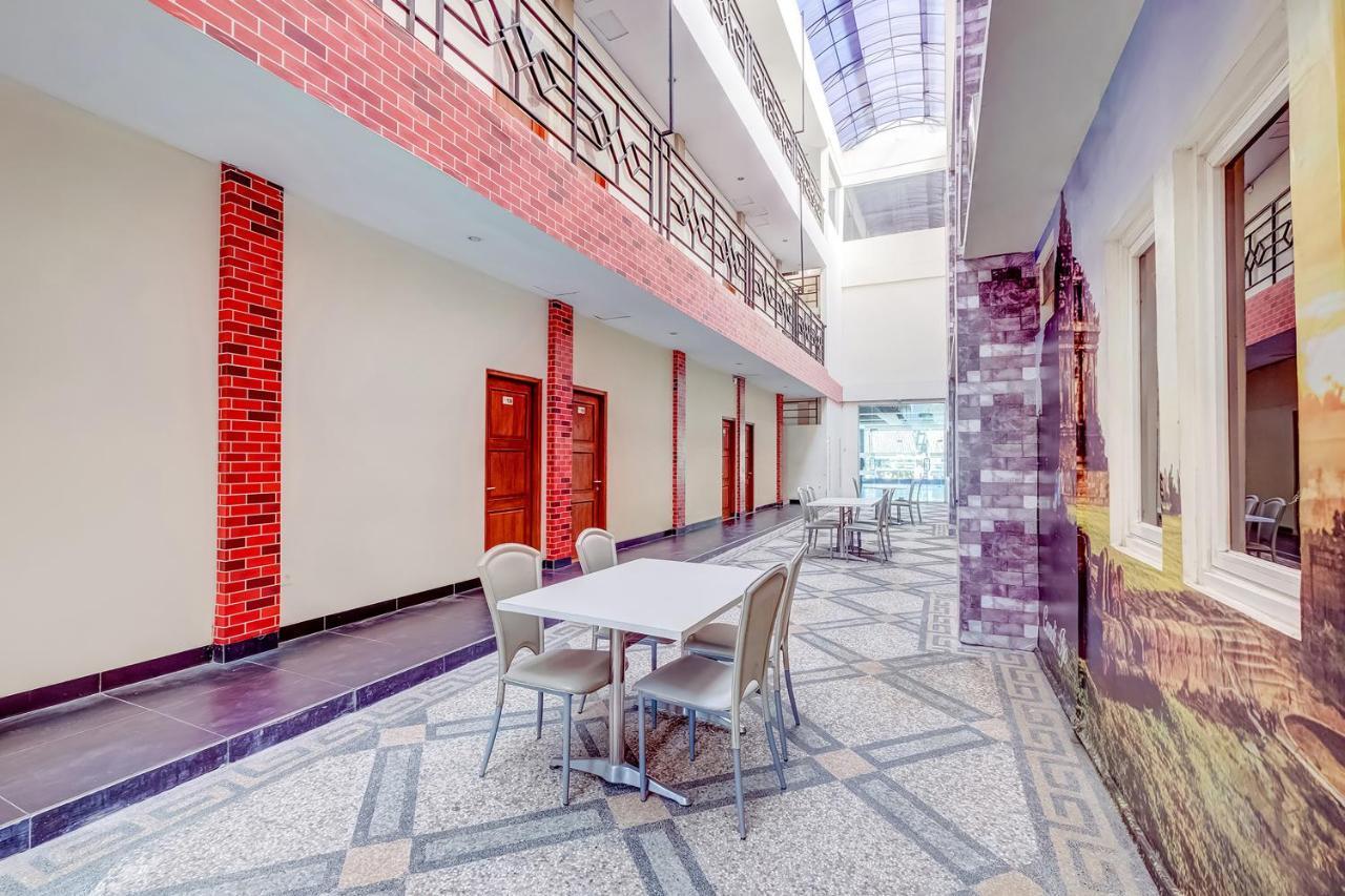 Oyo Flagship 3726 Tembok Batu Residence Tugu Exterior photo